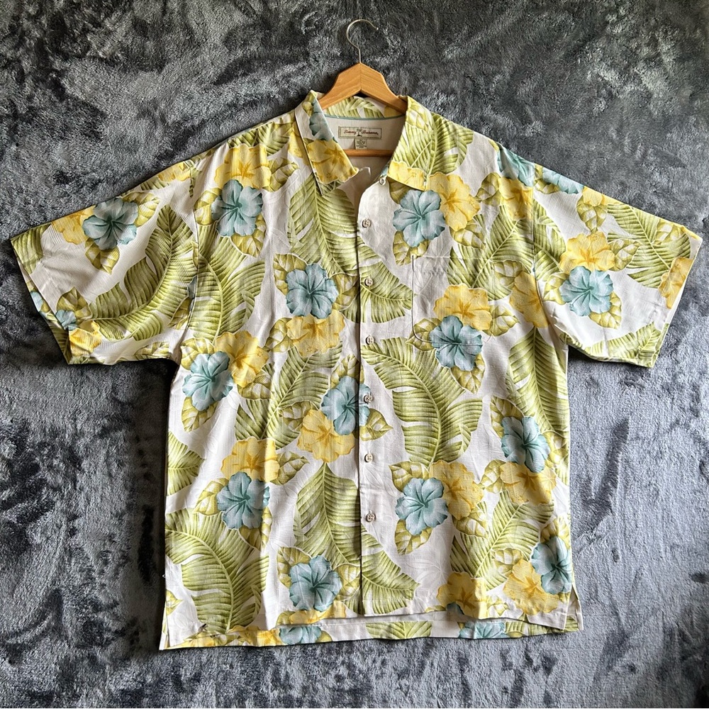 Tommy Bahama 100% Silk Men's‎ XL Button Up Hawaiian Print Short Sleeve Shirt
